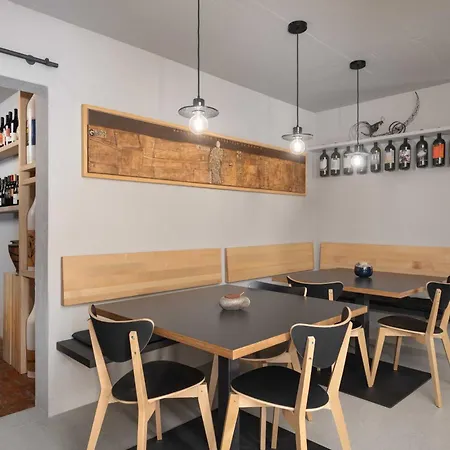 Artes With Free Hot Tub & Sauna