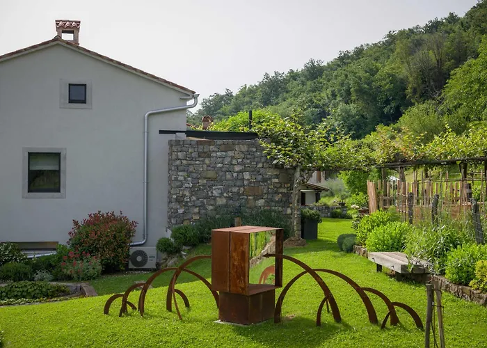 Artes With Free Hot Tub & Sauna *