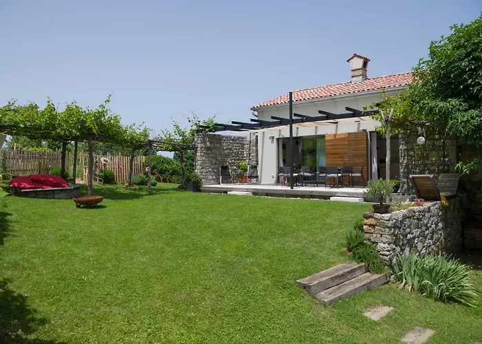 Artes With Free Hot Tub & Sauna فيلة Branik