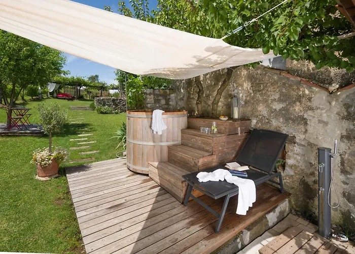 Artes With Free Hot Tub & Sauna Villa *