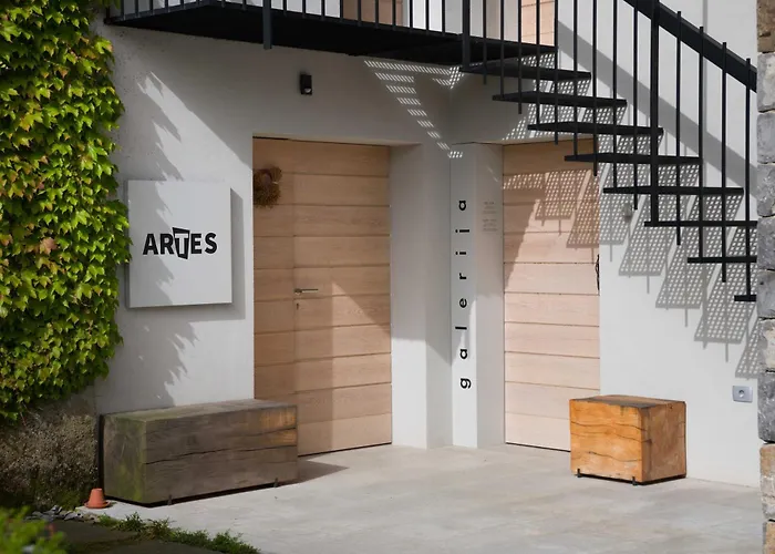 Artes With Free Hot Tub & Sauna Villa