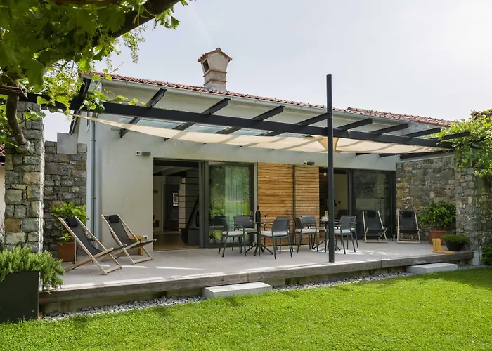 Artes With Free Hot Tub & Sauna *