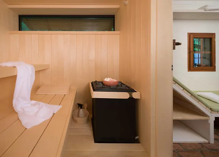 Artes With Free Hot Tub & Sauna Villa *