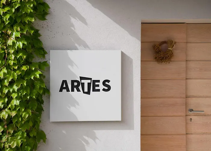 Artes With Free Hot Tub & Sauna *